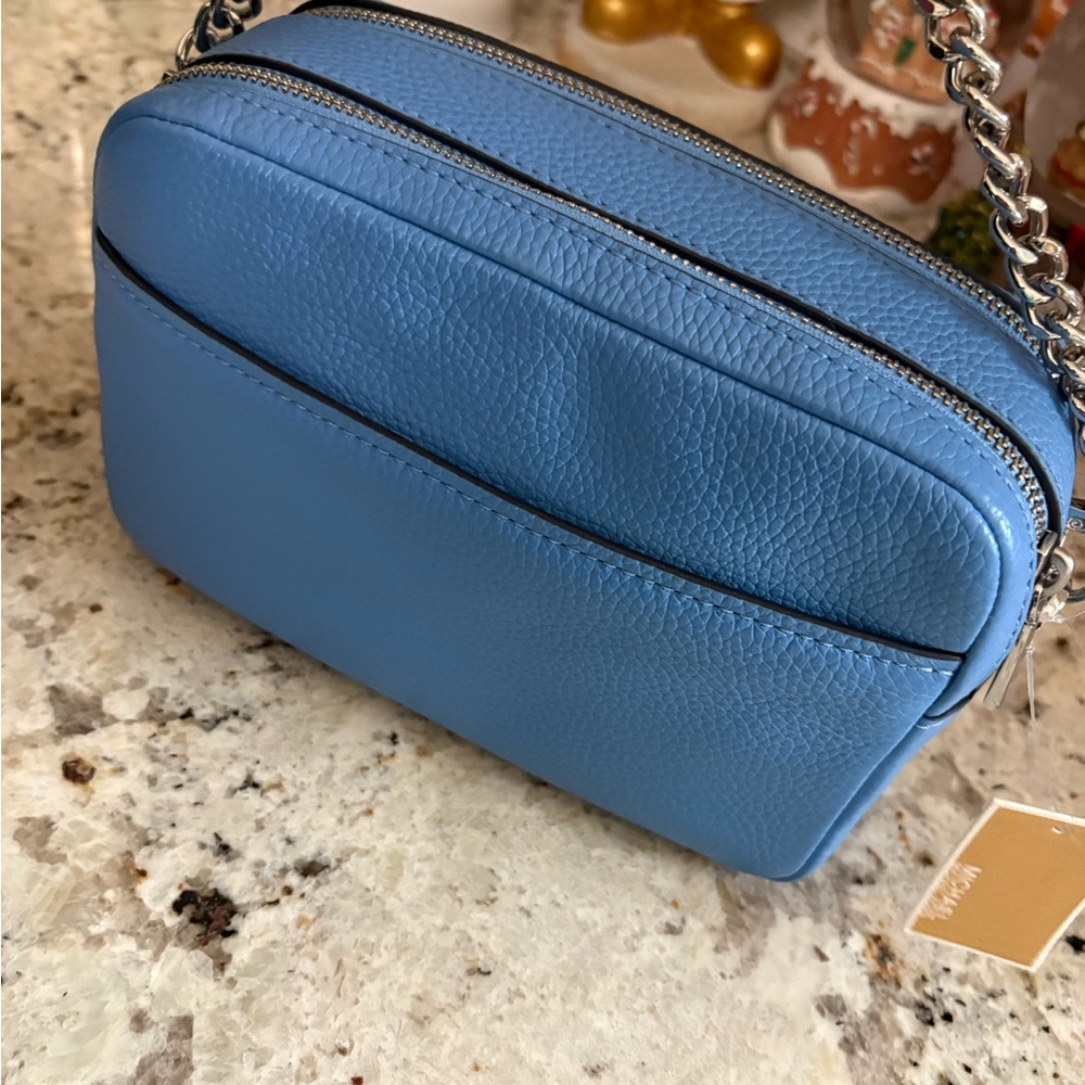 ❗️❗️Michael Kors Sky Blue Leather Crossbody😍 - Picture 6 of 9